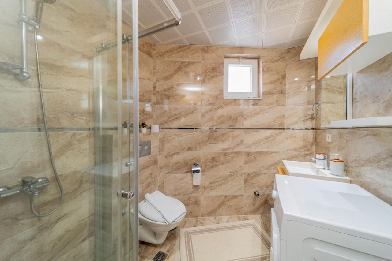 Convenient Flat With Balcony In Konyaalti Apartament *
